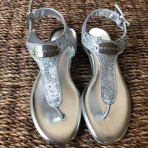 Girls Michael kors glitter thong sandle shoe 4